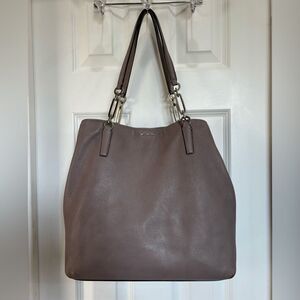 COACH - EUC Madison East/West Tote in Mauve Pebbled Leather with Chain Detail